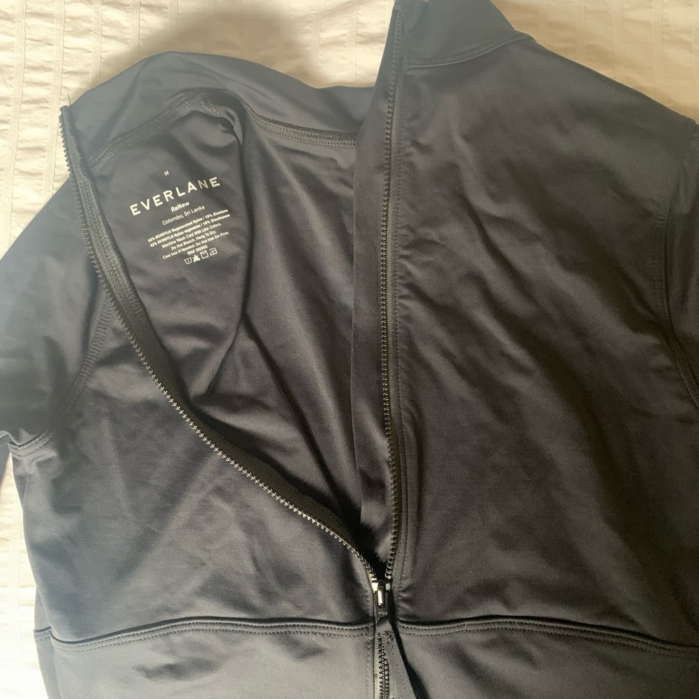 Everlane Crop Rash Guard